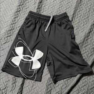 Under Armour Youth Medium Charcoal Athletic Sports